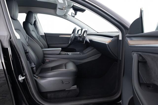 Tesla Model Y RWD 58 kWh | PANORAMADAK | LEDER
