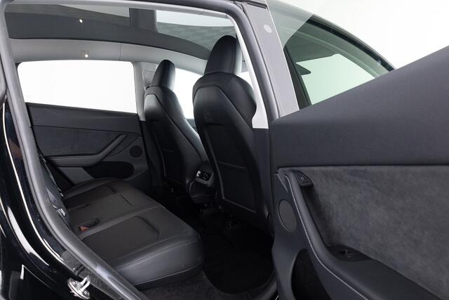 Tesla Model Y RWD 58 kWh | PANORAMADAK | LEDER