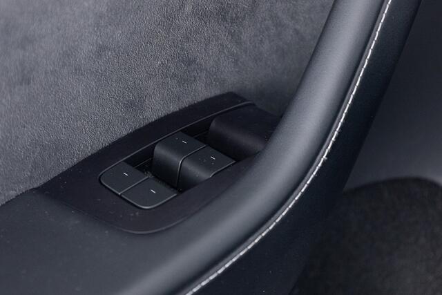 Tesla Model Y RWD 58 kWh | PANORAMADAK | LEDER