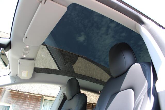 Tesla Model Y Long Range AWD 75 kWh SOh 91% PANO LEER LED 95000KM!!!