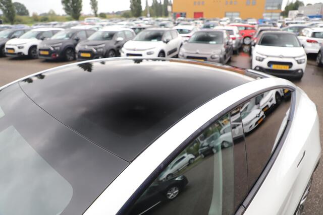 Tesla Model Y Long Range AWD 75 kWh Afneembare Trekhaak Panoramadak Full Self Driving 3 Lederen Bekleding