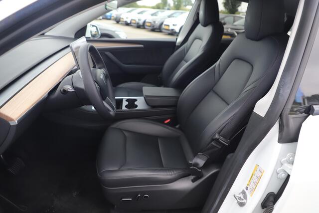 Tesla Model Y Long Range AWD 75 kWh Afneembare Trekhaak Panoramadak Full Self Driving 3 Lederen Bekleding