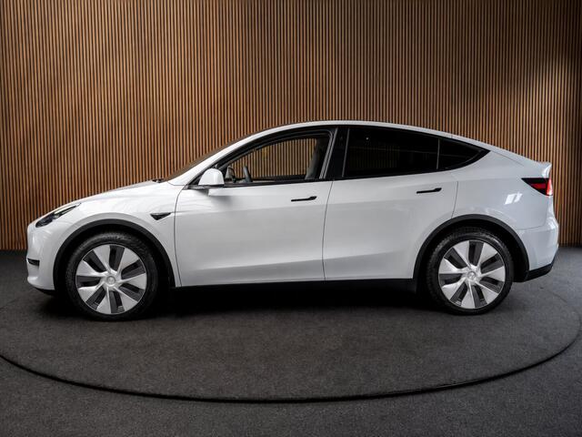 Tesla Model Y Long Range Dual Motor AWD 351pk Navi Camera Leer Warmtepomp ACC Autopilot PDC Elektr. achterklep Stoelverwarmimg voor en achter Stuurverwarming BTW auto SoH is 93,6%