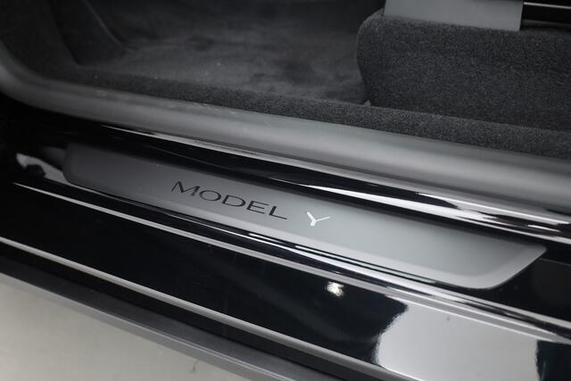 Tesla Model Y Premium Long Range RWD 75 kWh | Rijklaar! | Direct Leverbaar! | Pano | FSD Computer 4 | Warmtepomp | Dig. Cockpit | Ventilatie | Stoelverw. | Elek. Stuur+Stoelen+Klep | Camera+dodehoek | Sfeerverl. | Google V