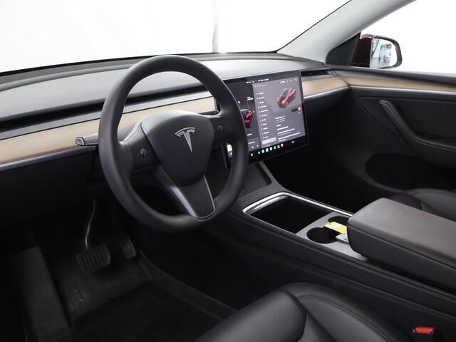 Tesla Model Y Long Range AWD 75 kWh | SOH 94% | Panoramadak | Lederen Bekleding | Camera | Adaptieve Cruise Control | Stoelverwarming |