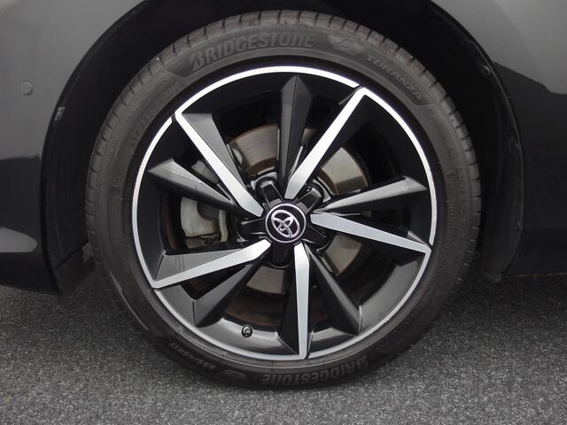 Toyota AURIS 1.8 Hybrid Dynamic Ultimate CAMERA / STOELVERW / DAB+ / PDC / BLUETOOTH / CRUISE / NL-AUTO .
