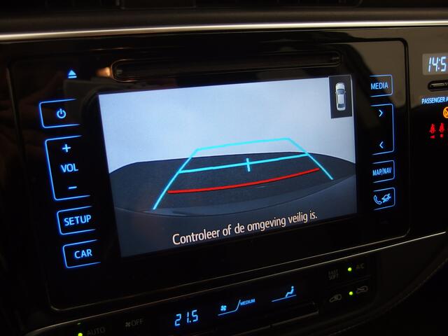 Toyota AURIS 1.8 Hybrid Dynamic Ultimate CAMERA / STOELVERW / DAB+ / PDC / BLUETOOTH / CRUISE / NL-AUTO .