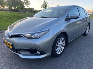 toyota-auris-1.8-hybrid-freestyle