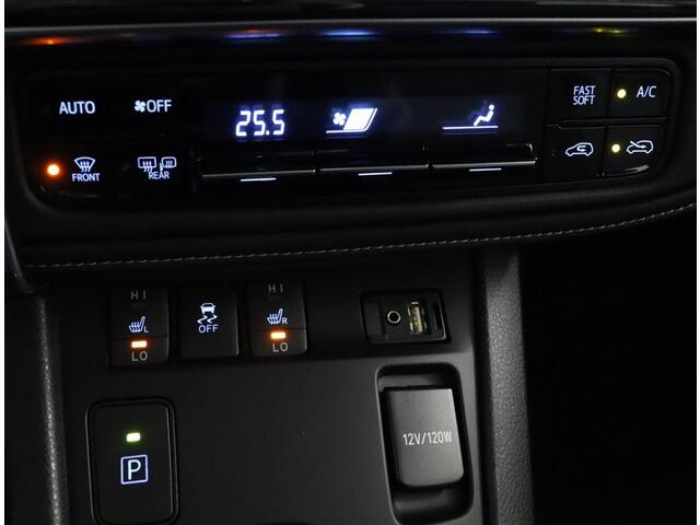 Toyota AURIS 1.8 Hybrid Executive | Navigatie | Stoelverwarming | Trekhaak |