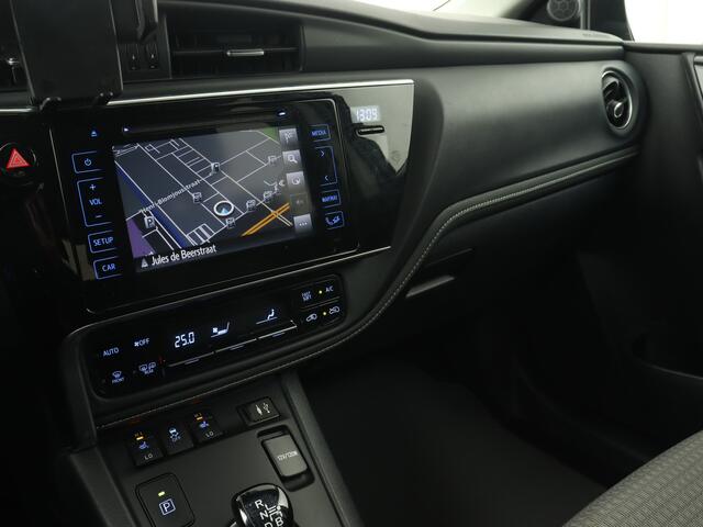 Toyota AURIS 1.8 Hybrid Dynamic Ultimate | Navigatie | Parkeersensoren | Camera | Stoelverwarming |