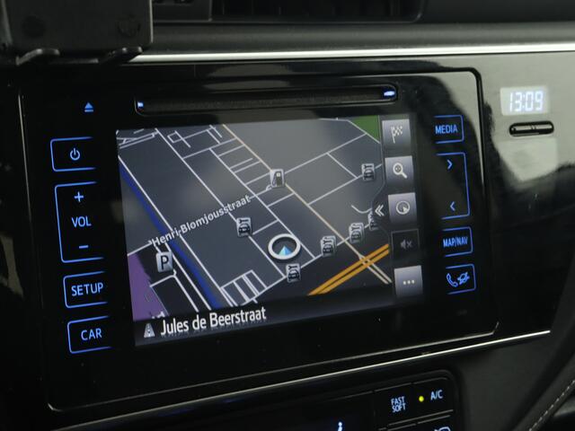 Toyota AURIS 1.8 Hybrid Dynamic Ultimate | Navigatie | Parkeersensoren | Camera | Stoelverwarming |