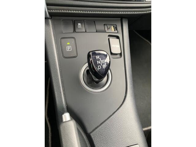 Toyota AURIS 1.8 Hybrid Touring Sports Business Plus