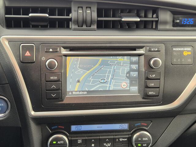 Toyota AURIS 1.8 Hybrid Lease Navigatie, Parkeersensoren, Stoelverwarming , All-in Rijklaarprijs