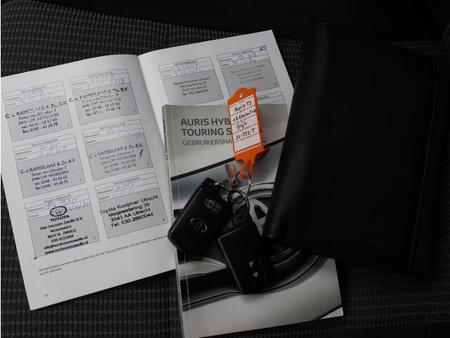Toyota AURIS Touring Sports 1.8 Hybrid Executive, Parkeersensoren