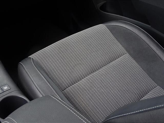 Toyota AURIS TS HYBRID EXECUTIVE/ KEYLESS/ PDC V+A/ DAKDRAGERSET