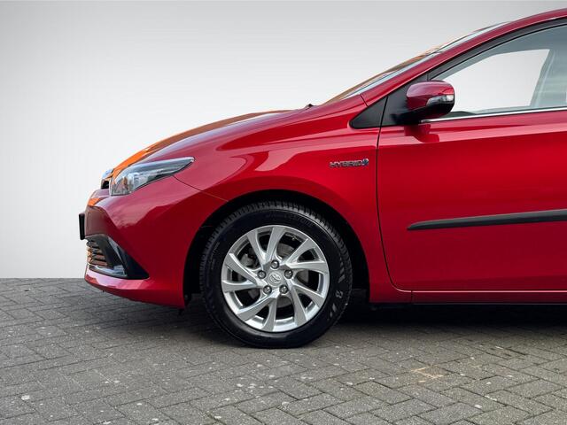 Toyota AURIS 1.8 Hybrid Dynamic | Trekhaak | Navigatie | Camera | Keyless Entry | Cruise & Climate Control | Bluetooth Tel. | DAB | Rijklaarprijs!