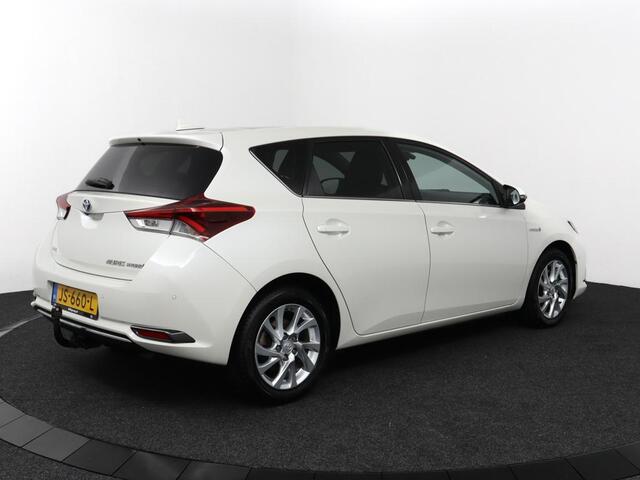 Toyota AURIS 1.8 Hybrid Business Pro | Panoramadak | Trekhaak | Navigatie | Parkeersensoren | Parkeercamera |