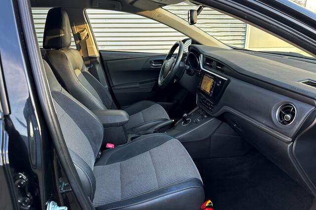 Toyota AURIS Touring Sports 1.8 Hybrid Executive Navi / Xenon