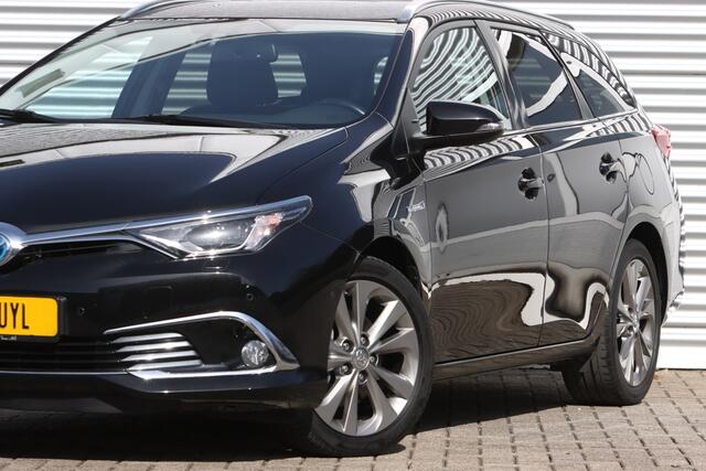 Toyota AURIS Touring Sports 1.8 Hybrid Executive Navi / Xenon