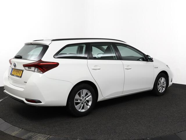 Toyota AURIS Touring Sports 1.8 Hybrid Now | Climate Control | Bluetooth | Lichtmetalen velgen |