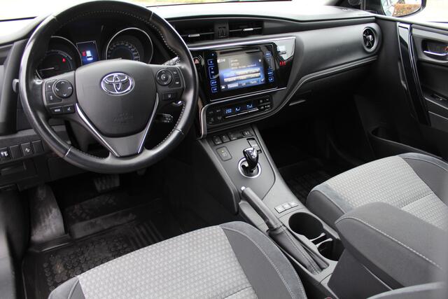 Toyota AURIS Touring Sports 1.8 Hybrid Dynamic Plus | Rijklaar | Trekhaak | Stoelverw. | Navi | Keyless | 17"LMV | Camera | Dealer onderhouden