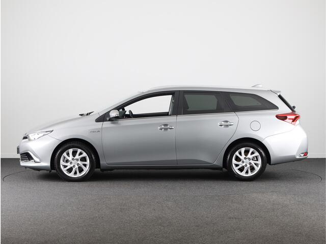 Toyota AURIS Touring Sports 1.8 Hybrid Executive | Half Lederen Bekleding | Parkeersensoren V+A | Navigatie | Stoelverwarming |