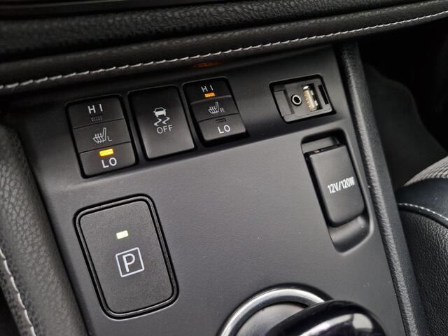 Toyota AURIS Touring Sports 1.8 Hybrid | Camera | Clima | Stoelverwarming | PDC | Cruise | Pano |