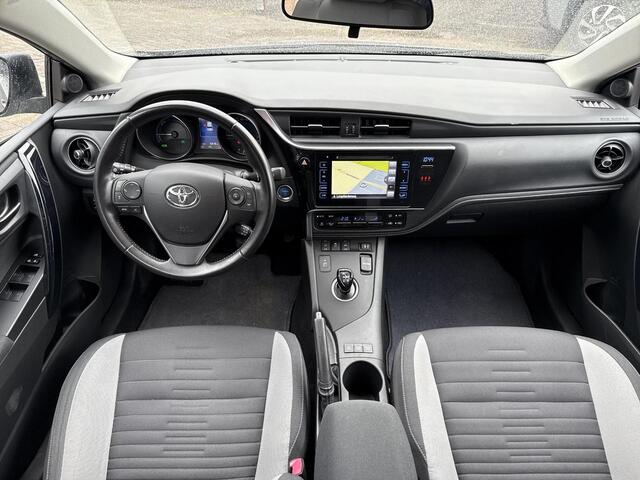 Toyota AURIS 1.8 Hybrid Dynamic **TREKHAAK/ NAVIGATIE/ STOELVERWARMING/ GARANTIE**