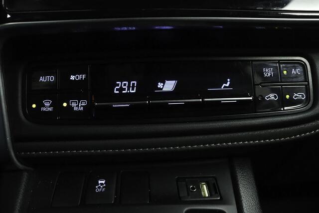Toyota AURIS 1.8 Hybrid Dynamic Go | Cruise Control | Climate Control | Navigatie | Trekhaak | Achteruitrijcamera |