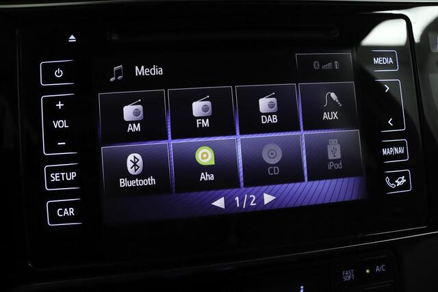 Toyota AURIS 1.8 Hybrid Dynamic Go | Cruise Control | Climate Control | Navigatie | Trekhaak | Achteruitrijcamera |