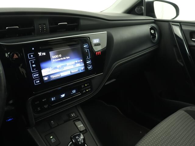 Toyota AURIS 1.8 Hybrid Black Edition | Camera | Cruise Control | Climate Control |