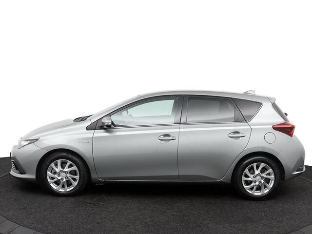 Toyota AURIS 1.8 Hybrid Trend | Panoramadak | Trekhaak | Parkeercamera |