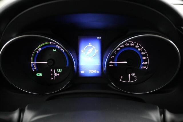 Toyota AURIS 1.8 Hybrid Trend | Panoramadak | Trekhaak | Parkeercamera |