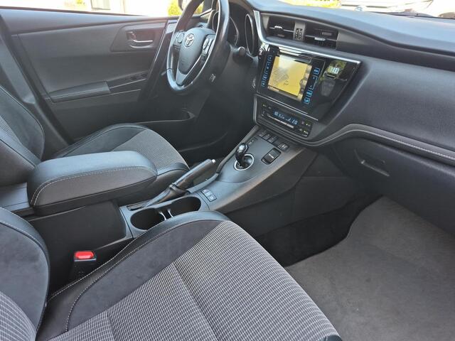 Toyota AURIS 1.8 Hybrid Executive | Volledige historie | Navigatiesysteem | Lichtmetalen velgen