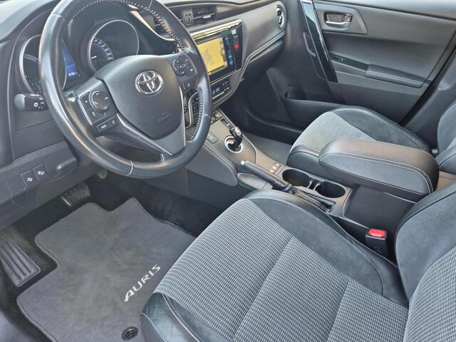 Toyota AURIS 1.8 Hybrid Executive | Volledige historie | Navigatiesysteem | Lichtmetalen velgen