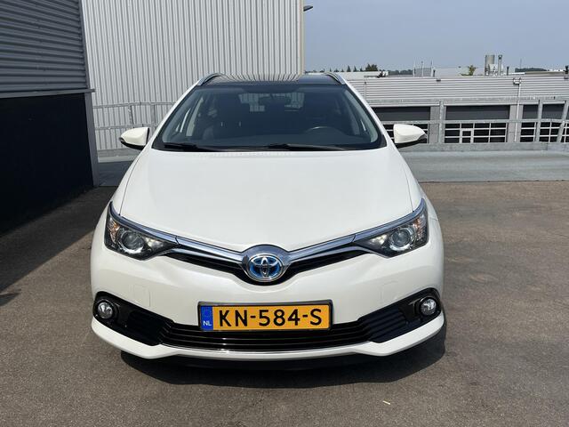 Toyota AURIS 1.8 Hybrid Trend CVT-Automaat Navigatie, Cruise control, climate control, Panoramadak, Parkeerhulp camera, LM velgen
