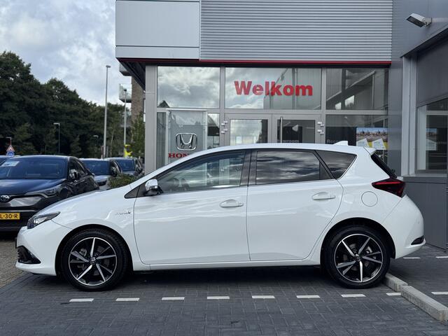 Toyota AURIS 1.8 Hybrid Volcano Edition Trekhaak, Navigatie, Parkeersensoren , All-in Rijklaarprijs