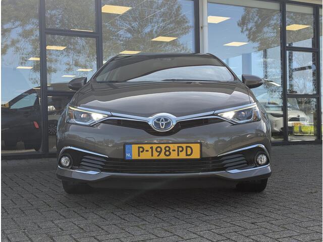 Toyota AURIS 1.8 Hybrid Executive | Half-leer | Afn. trekhaak | Stoelverw. | PDC V+A | Camera | Cruise | Climate control