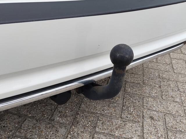 Toyota AURIS 1.8 Hybrid Black Edition | Android Auto | Trekhaak | Navi | DAB