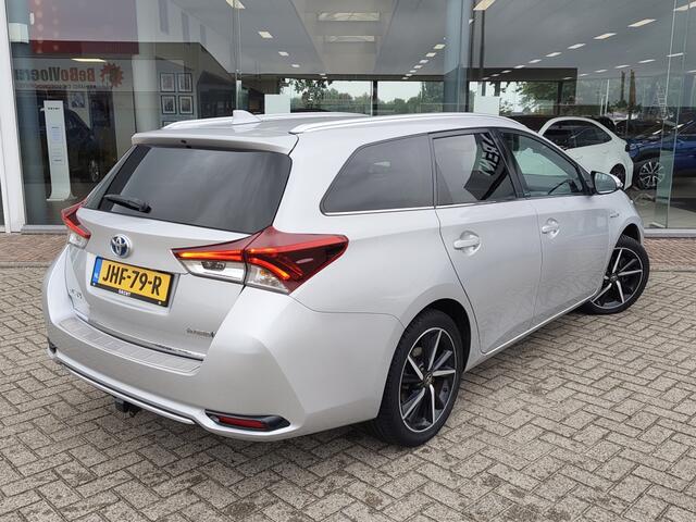 Toyota AURIS 1.8 Hybrid Dynamic | Trekhaak | Cruise Control | Stoelverwarming