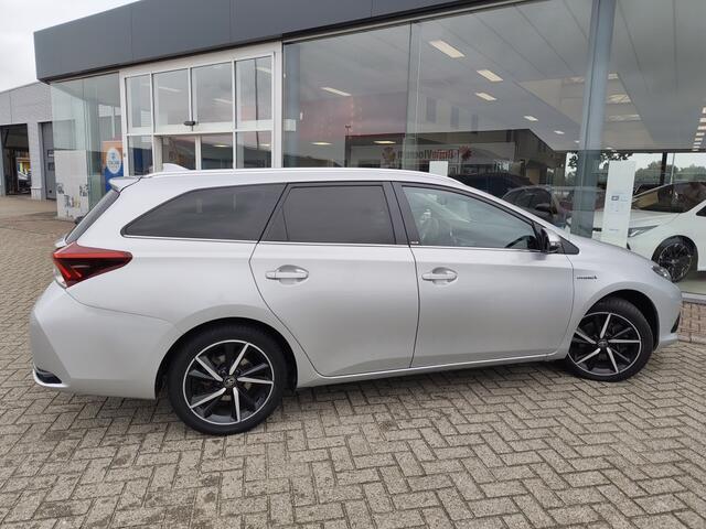 Toyota AURIS 1.8 Hybrid Dynamic | Trekhaak | Cruise Control | Stoelverwarming