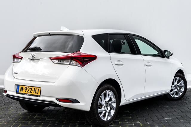 Toyota AURIS 1.3 Now RIJKLAAR INCL:GARANTIE | Achteruitrijcamera | CIma | 15 INCL LMV | Navigatie | Cruise control |