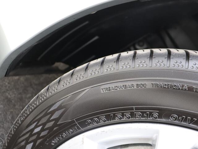 Toyota AURIS Touring Sports 1.8 Hybrid Black Edition | Dealeronderhouden auto |