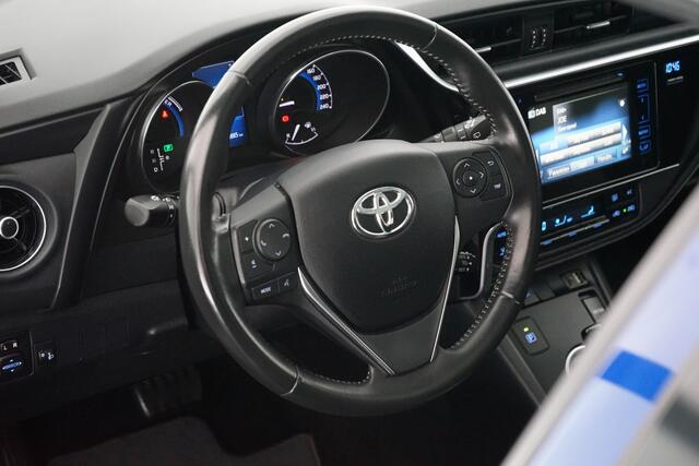 Toyota AURIS 1.8 Hybrid Trend | Pano