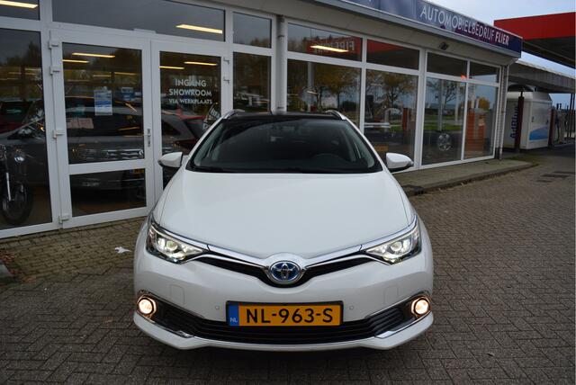 Toyota AURIS Touring Sports 1.8 Hybrid Executive | Pano | Trekhaak | Keyless | Orig. NL | NAP |
