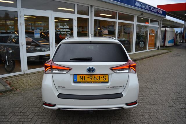 Toyota AURIS Touring Sports 1.8 Hybrid Executive | Pano | Trekhaak | Keyless | Orig. NL | NAP |