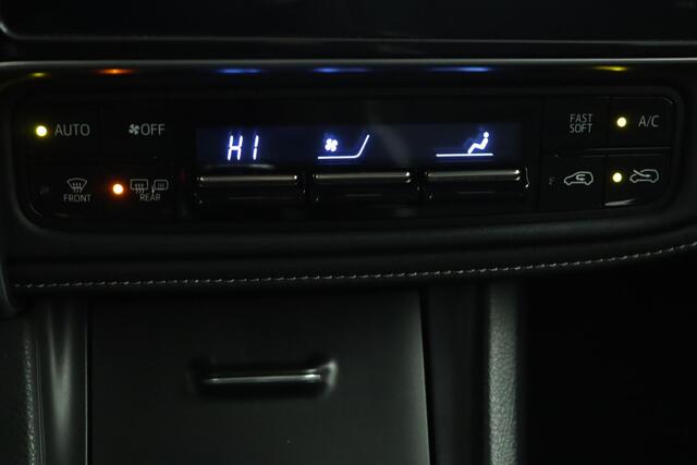 Toyota AURIS 1.2T Aspiration | Airco | Achteruitrijcamera | Cruise Control | Navigatie | Trekhaak | 1300 kg Trekgewicht |