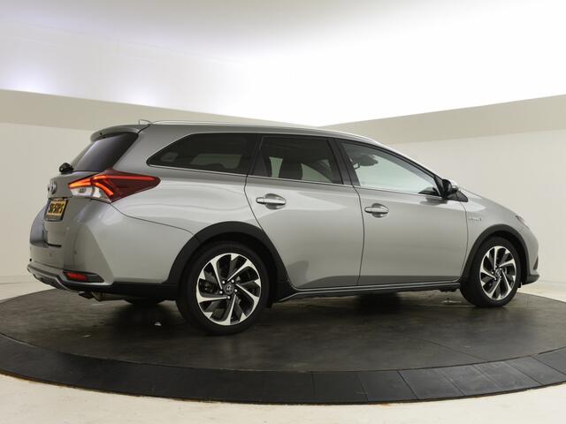 Toyota AURIS 1.8 Hybryde Freestyle | Navigatie | Panoramadak | PDC V+A