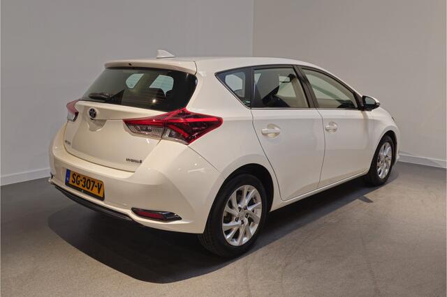 Toyota AURIS 1.8 Hybrid Dynamic - Navigatie - Achteruitrijcamera - Cruise - Climate control