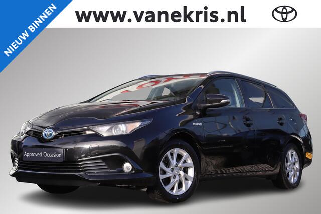 Toyota AURIS Touring Sports 1.8 Hybrid Energy Plus, Trekhaak, Bluetooth, Parkeercamera, Navigatie, Cruise Control, DAB Radio.
